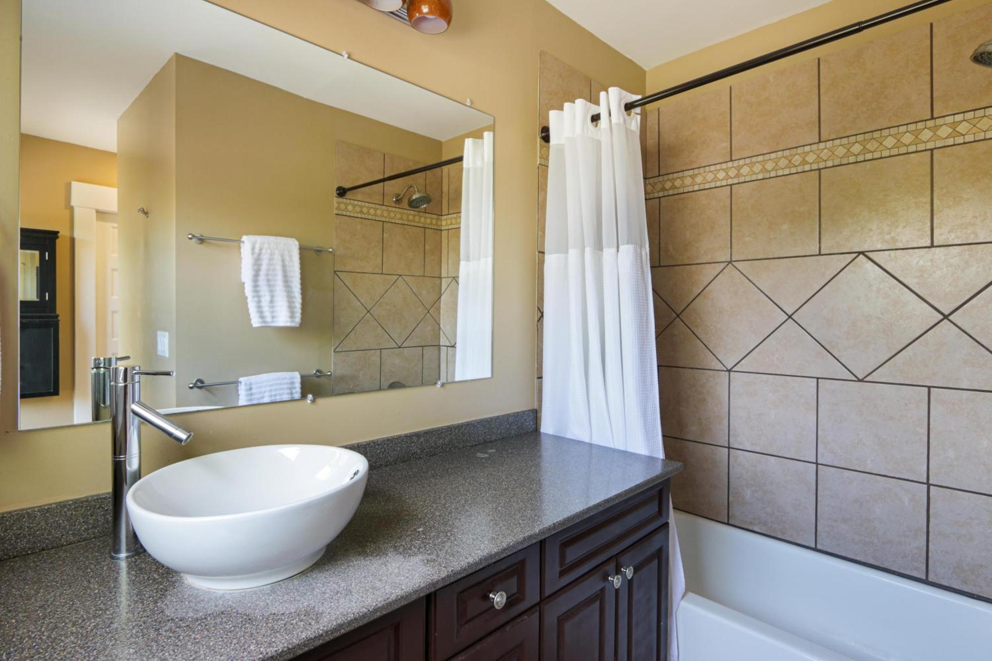 With Garage, Hot Tub, Near Osu & Short North *