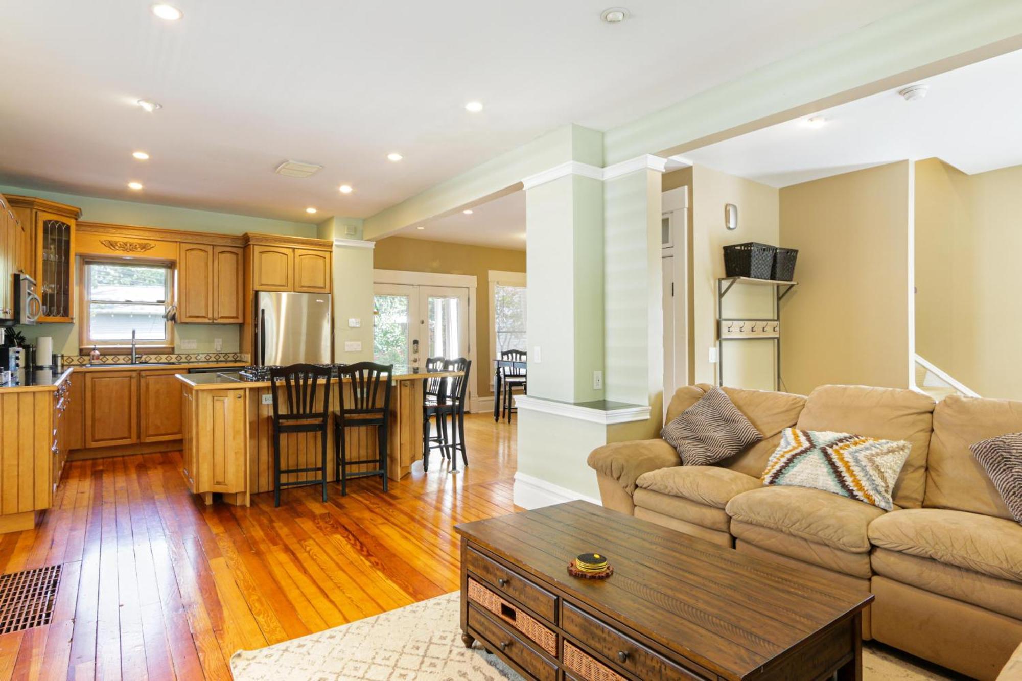 With Garage, Hot Tub, Near Osu & Short North Holiday home Columbus