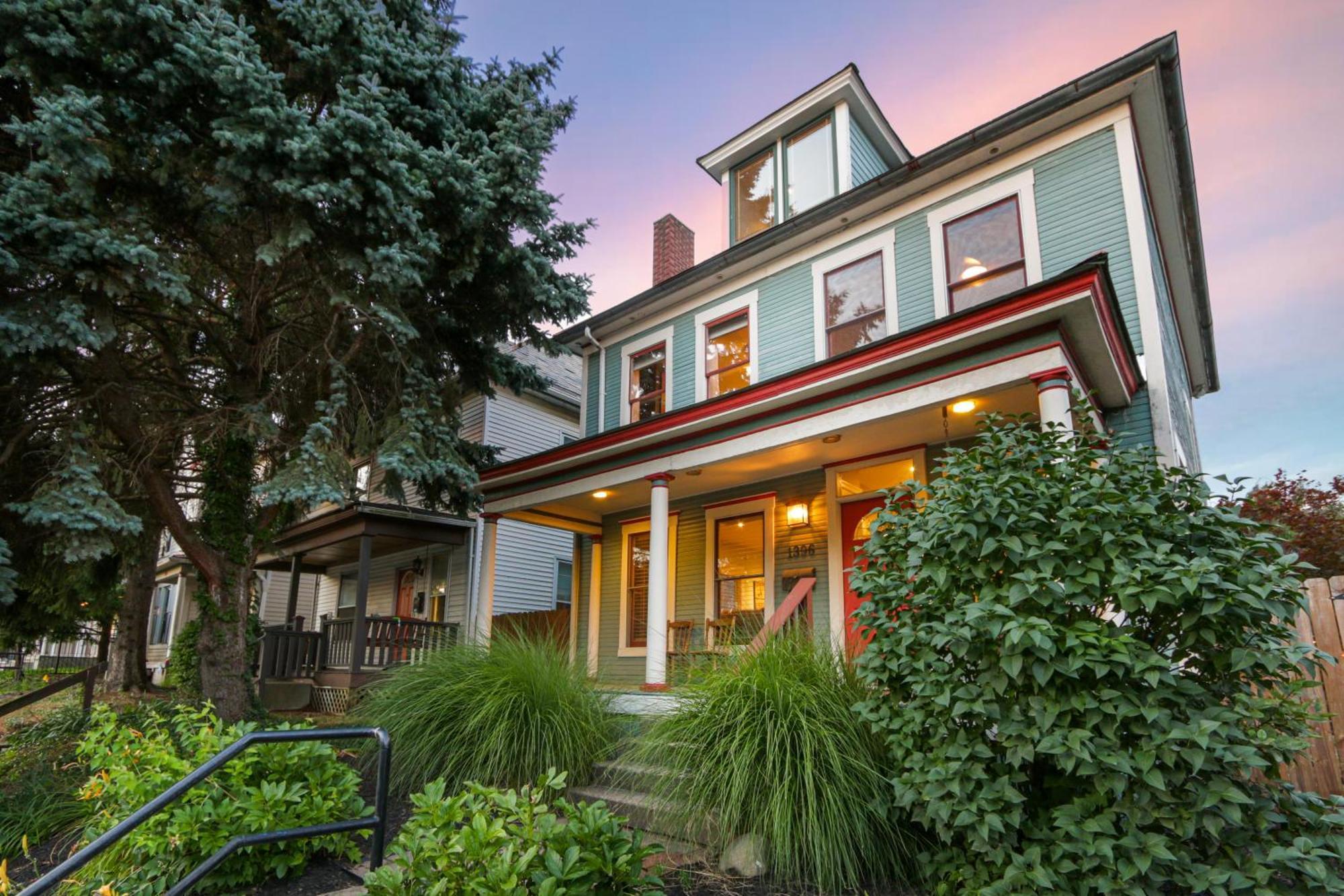 With Garage, Hot Tub, Near Osu & Short North *