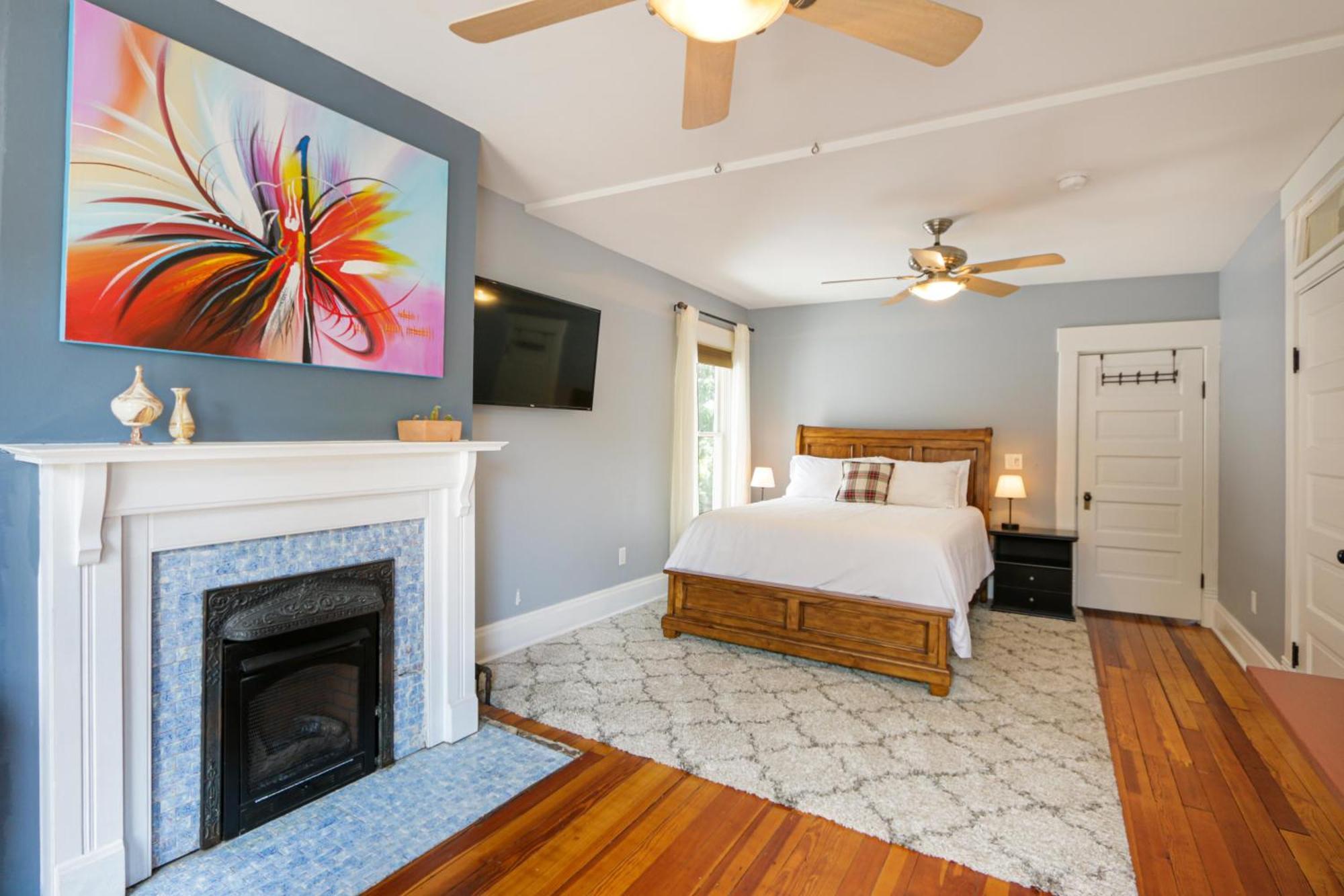 With Garage, Hot Tub, Near Osu & Short North * Columbus