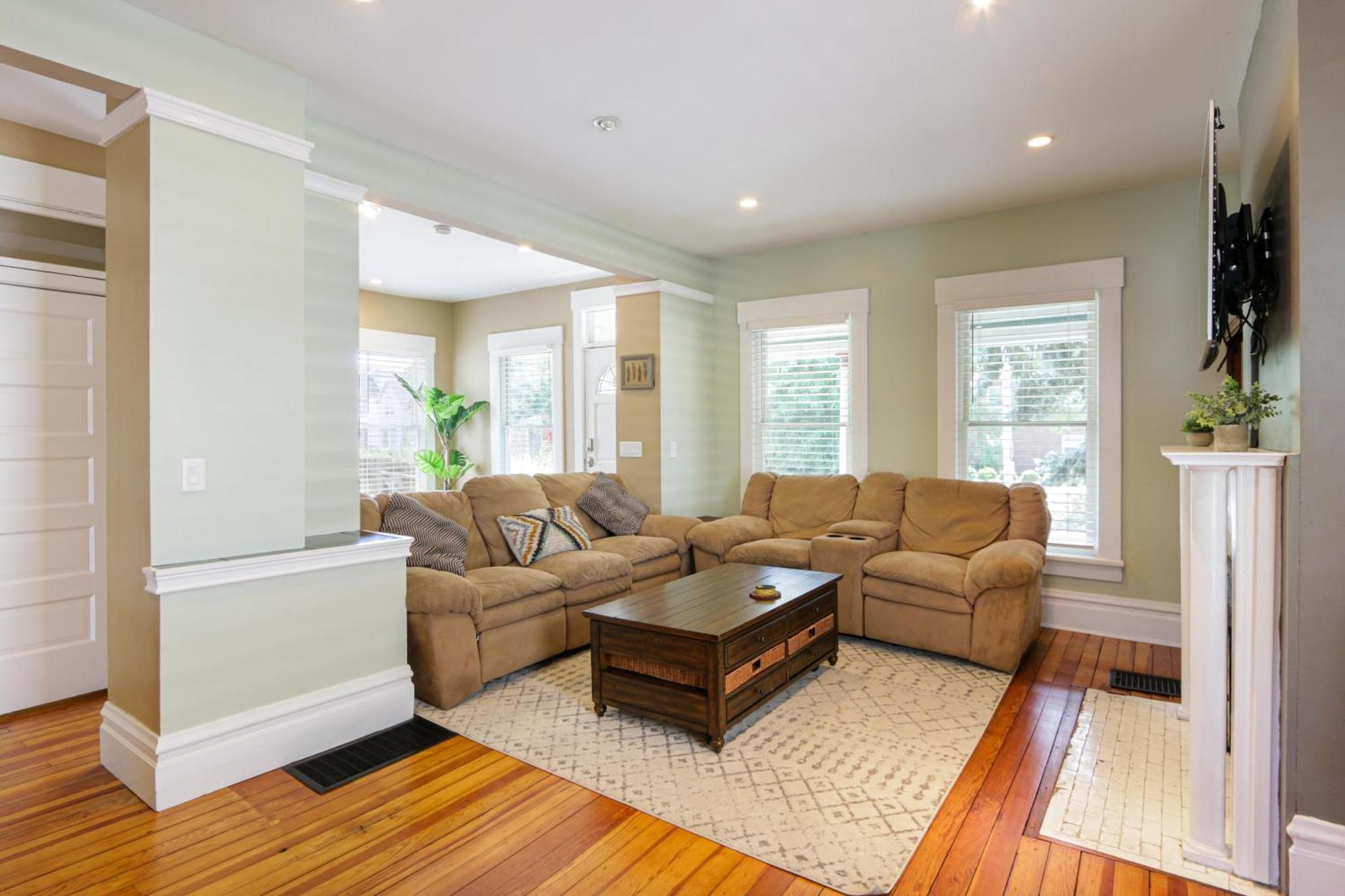 With Garage, Hot Tub, Near Osu & Short North *